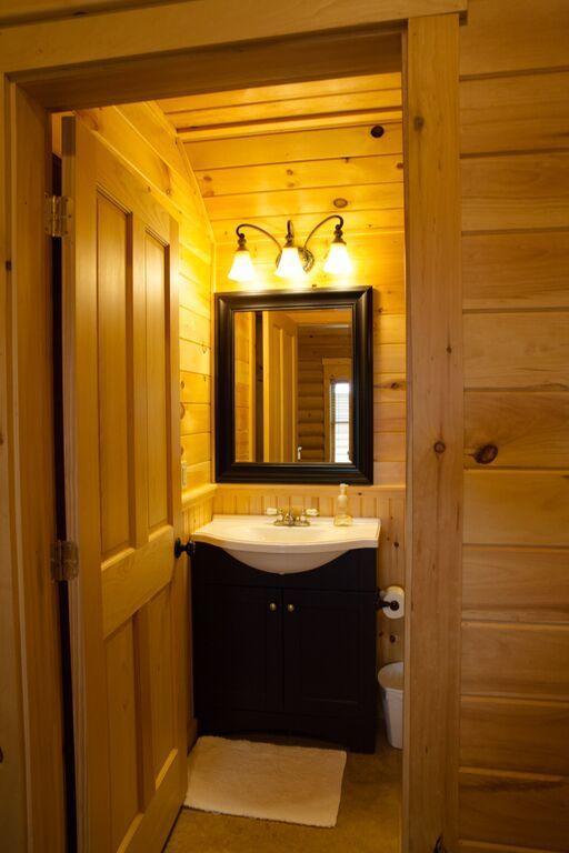 Lake Parlin Lodge & Cabins West Forks Room photo