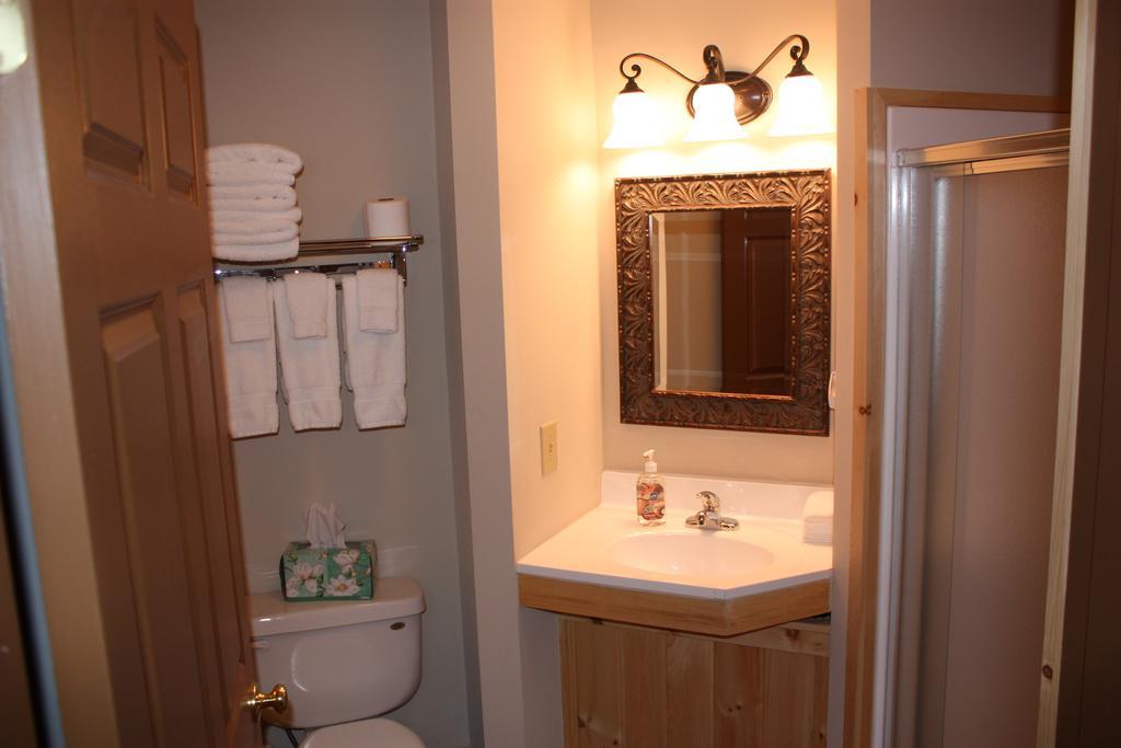 Lake Parlin Lodge & Cabins West Forks Room photo